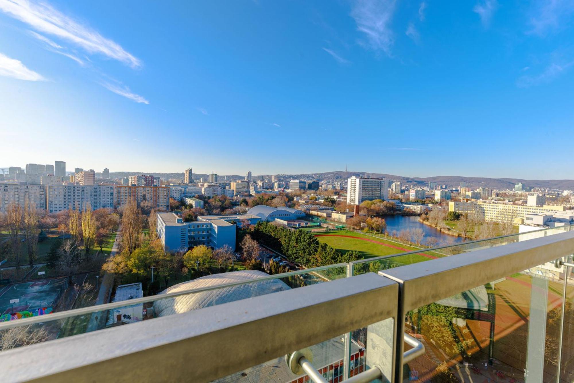Sunny Apartment With Amazing Terrace On The 13Th Floor Near City Center Pressburg Exterior foto